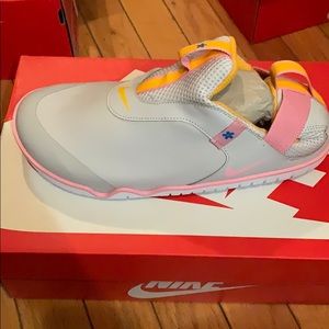 Air zoom pulse women’s 8, men’s 6.5